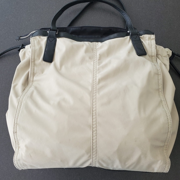 Burberry Kahki Buckleigh Tote - Picture 2 of 8